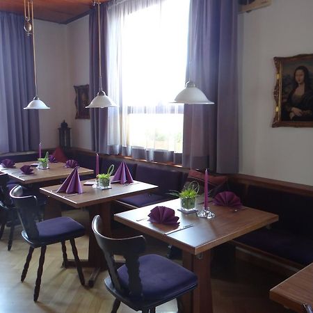 Hotel-Restaurant Zum Goldenen Hahnen มาร์กโกรนิงเกน ภายนอก รูปภาพ