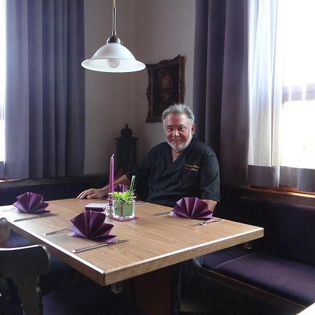 Hotel-Restaurant Zum Goldenen Hahnen มาร์กโกรนิงเกน ภายนอก รูปภาพ