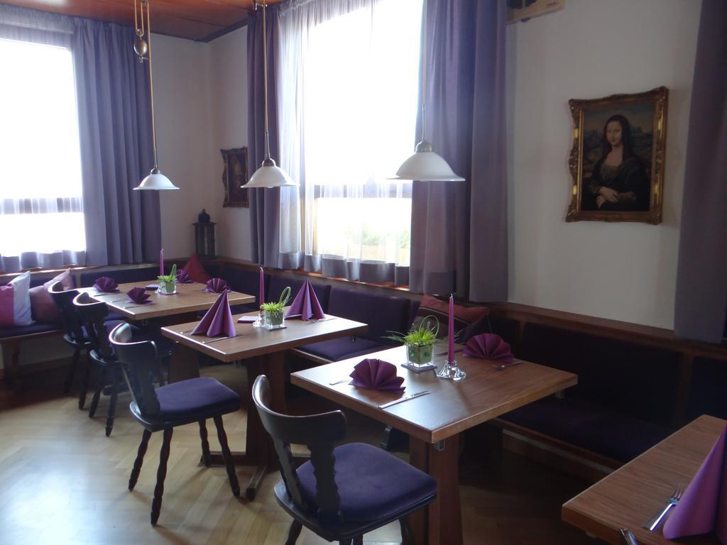 Hotel-Restaurant Zum Goldenen Hahnen มาร์กโกรนิงเกน ภายนอก รูปภาพ